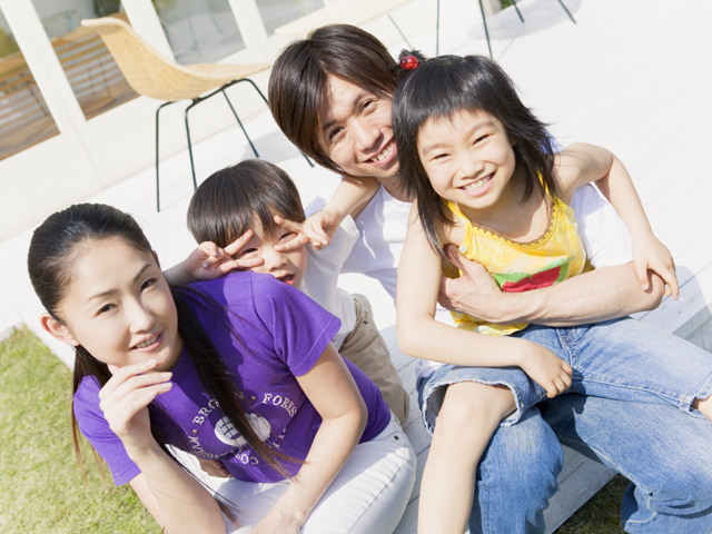 ウッドデッキ付きの趣味が楽しめる家 写真